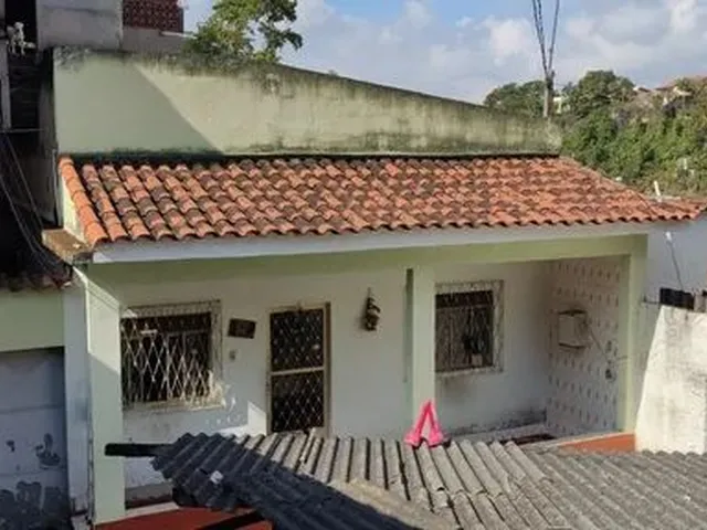 Imagem: A casa possui 3 Dormitórios, 1 Banheiro e está localizado