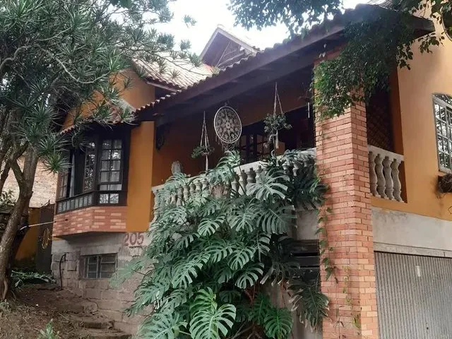 Imagem 1: Casa Sobrado 3 Pavimentos com Lago Natural
