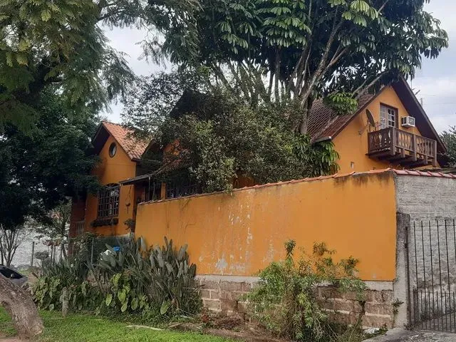 Imagem 3: Casa Sobrado 3 Pavimentos com Lago Natural