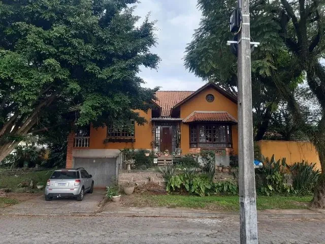 Imagem 10: Casa Sobrado 3 Pavimentos com Lago Natural