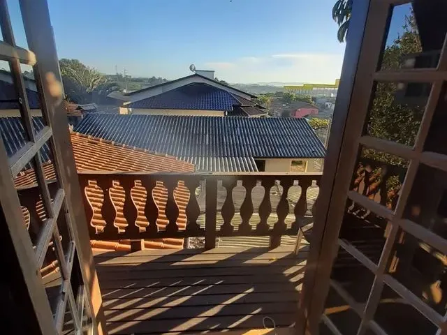 Imagem 2: Casa Sobrado 3 Pavimentos com Lago Natural