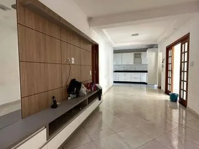 Imagem: A casa possui 3 Dormitórios, 1 Suíte, 3 Banheiros, 2