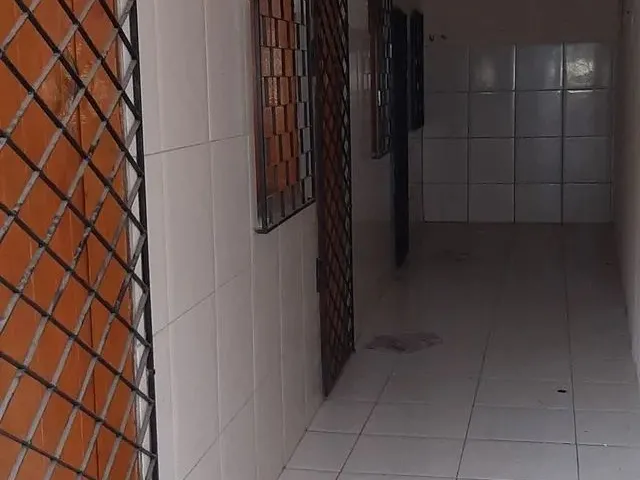Imagem: A casa possui 1 Dormitório, 1 Suíte, 1 Banheiro, 1 Vaga