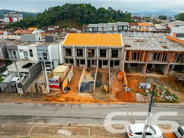 Imagem: A casa possui 2 Dormitórios, 2 Banheiros, 2 Vagas na