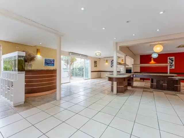 Imagem: Casa Comercial, Água Verde, Curitiba