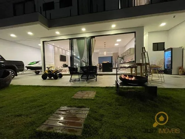 Imagem: Sobrado com 4 Dormitórios À Venda, 262