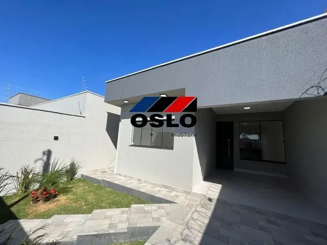 Imagem: A casa possui 3 Dormitórios, 1 Suíte, 2 Banheiros, 2