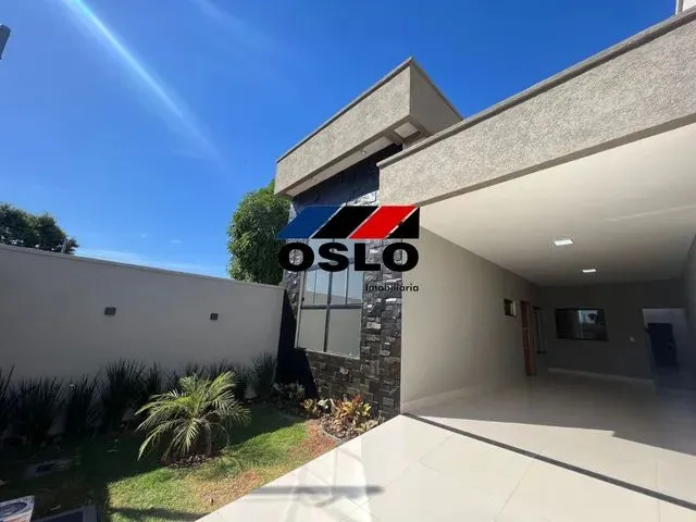 Imagem: A casa possui 3 Dormitórios, 1 Suíte, 2 Banheiros, 2
