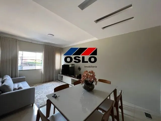 Imagem: A casa possui 3 Dormitórios, 1 Suíte, 1 Banheiro, 4 Vagas