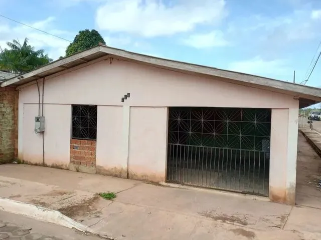 Imagem: A casa possui 2 Dormitórios, 1 Banheiro e está localizado