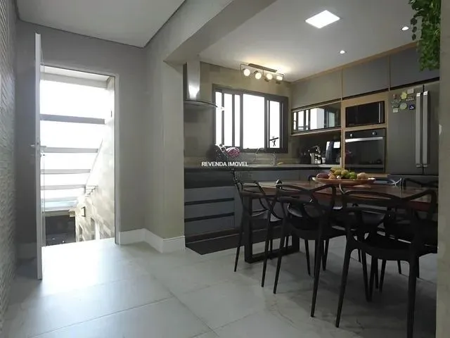 Imagem: A casa possui 3 Dormitórios, 1 Suíte, 3 Banheiros, 2