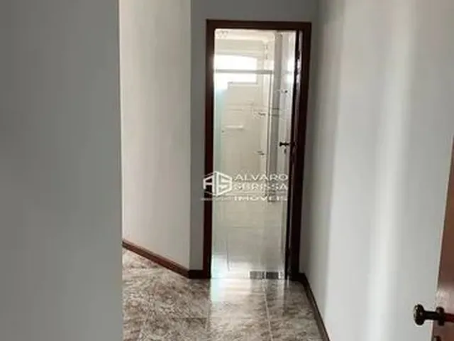Imagem: O apartamento possui 3 Dormitórios, 1 Suíte, 2 Banheiros,