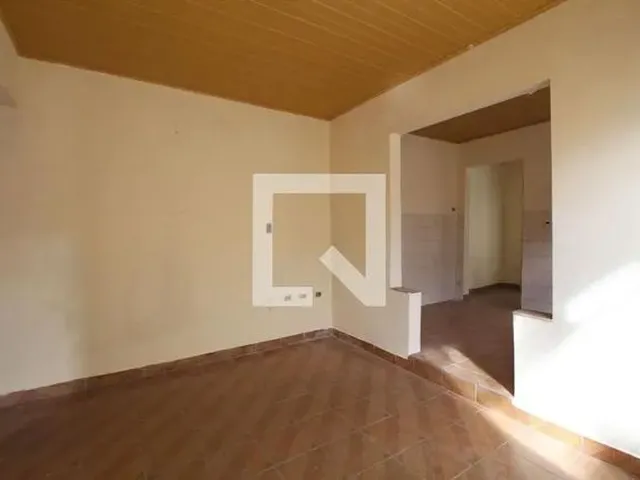 Imagem: A casa possui 2 Dormitórios, 1 Banheiro, 1 Vaga na