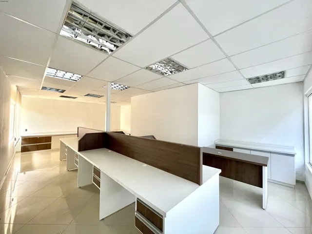 Imagem 5: Casa Comercial no Ahú, Curitiba. São 422,70M2 de Área Construída e 595,10 M2 De