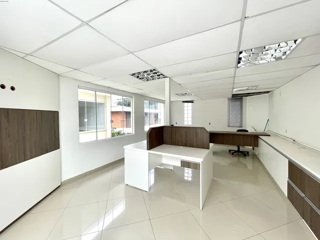 Imagem 14: Casa Comercial no Ahú, Curitiba. São 422,70M2 de Área Construída e 595,10 M2 De