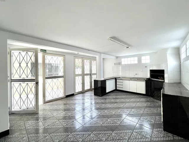 Imagem 9: Casa Comercial no Ahú, Curitiba. São 422,70M2 de Área Construída e 595,10 M2 De