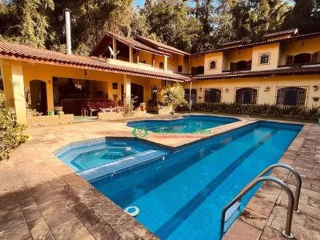 Imagem: A casa em condomínio possui 4 Dormitórios, 5 Banheiros, 5