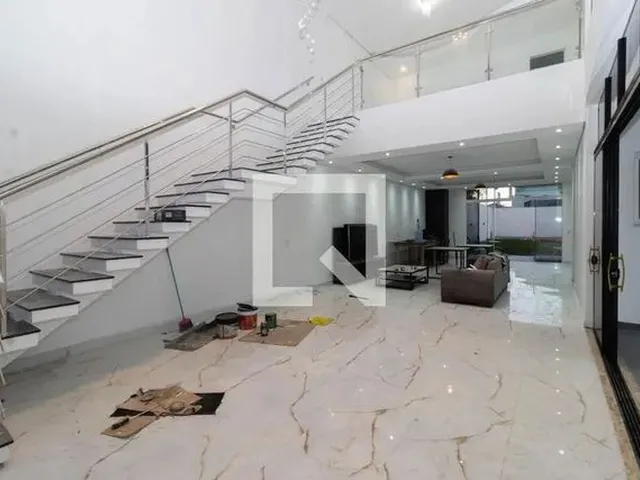 Imagem: A casa possui 4 Dormitórios, 5 Banheiros, 5 Vagas na