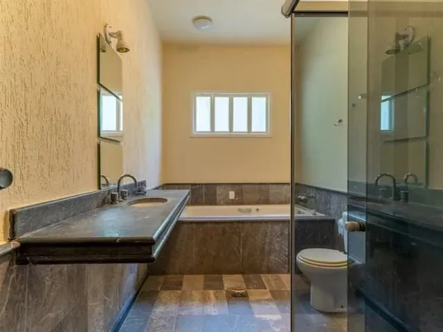 Imagem 9: Casa com 4 Dormitórios para Alugar em Nova Lima