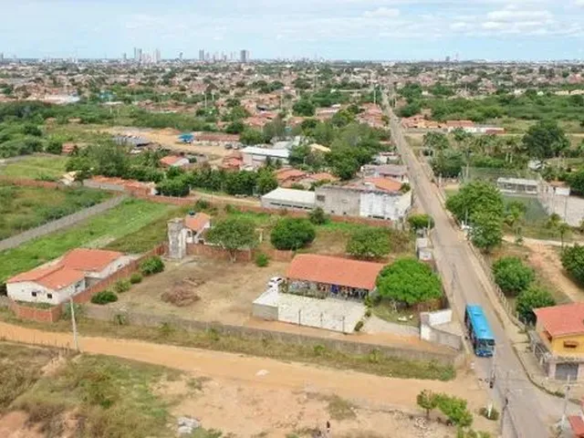 Imagem 2: Vende-Se Terreno de Esquina com 2366 M² + Casa