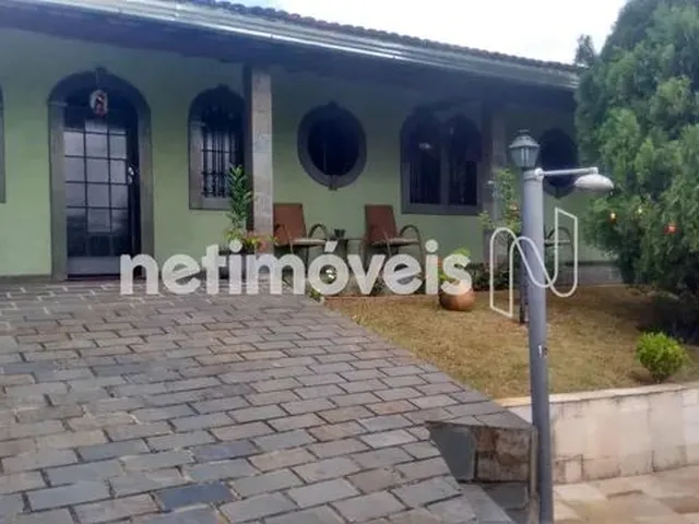 Imagem: Casa com 3 Quartos e 5 Vagas de Garagem