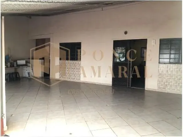 Imagem: A casa possui 3 Dormitórios, 1 Suíte, 2 Banheiros, 3