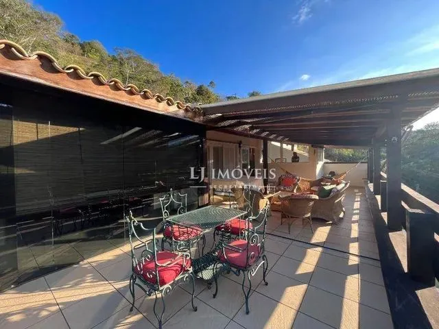 Imagem: Casa com 7 Dormitórios À Venda, 565 M²