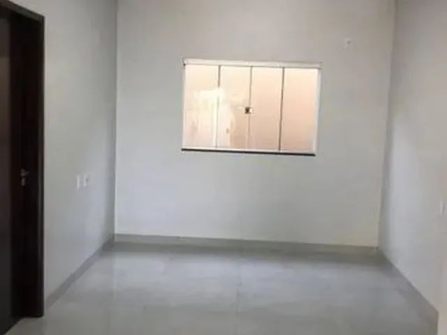 Imagem: A casa possui 3 Dormitórios, 1 Banheiro, 2 Vagas na