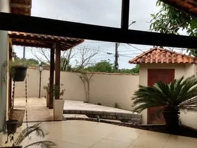Imagem: A casa em condomínio possui 4 Dormitórios, 2 Banheiros, 2