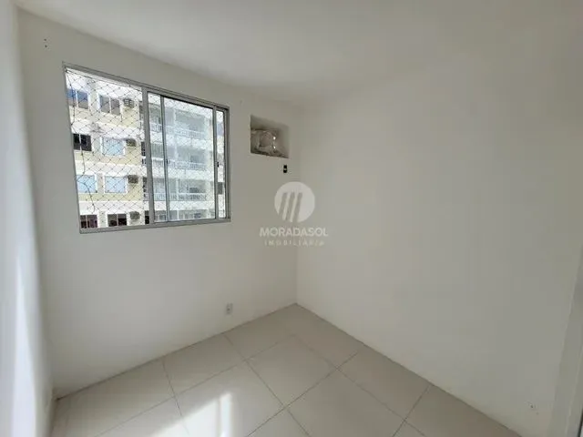 Imagem: O apartamento possui 2 Dormitórios, 1 Suíte, 1 Banheiro,