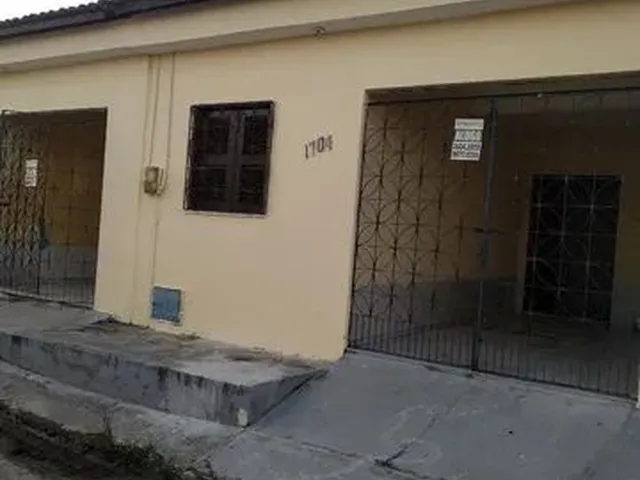 Imagem: A casa possui 2 Dormitórios, 2 Banheiros, 1 Vaga na