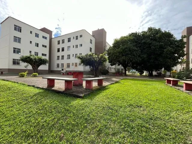 Imagem 1: Apartamento de 2 Quartos em Castelandia, Segundo Andar 1 Lance de Escada !