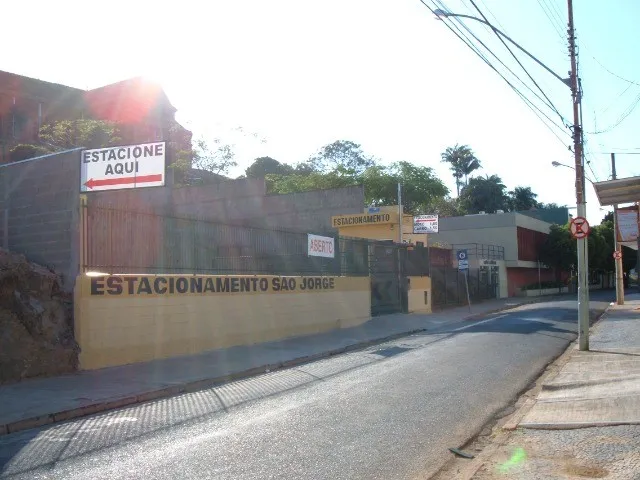 Imagem: Estacionamento com Área de 1000 M2