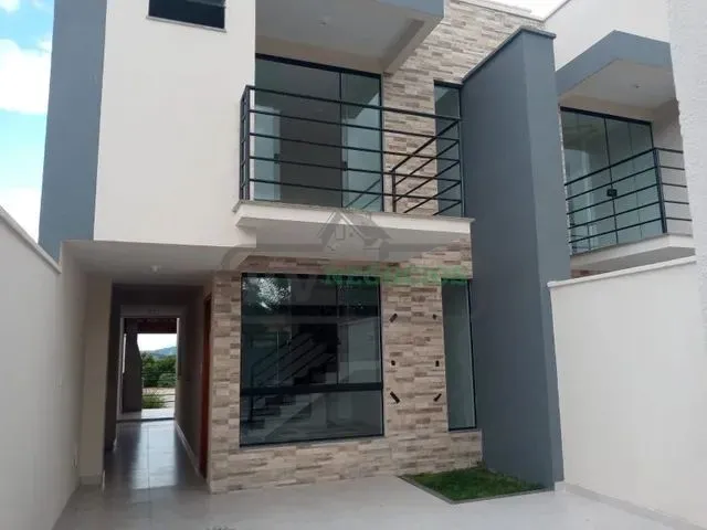 Imagem: )(- Belíssima Casa com 2 Quartos em Bairro