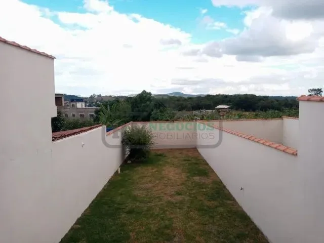 Imagem 2: )(- Belíssima Casa com 2 Quartos em Bairro Parque Independência Lll