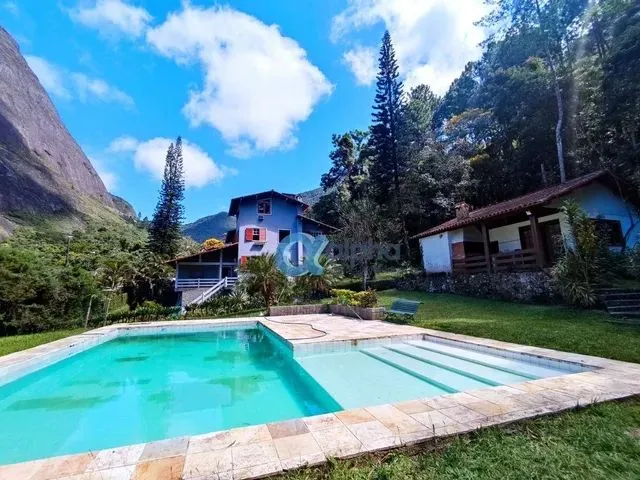 Imagem: A casa possui 5 Dormitórios, 1 Suíte, 5 Banheiros, 5