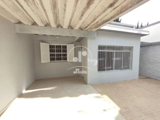 Imagem: A casa possui 3 Dormitórios, 2 Banheiros, 2 Vagas na
