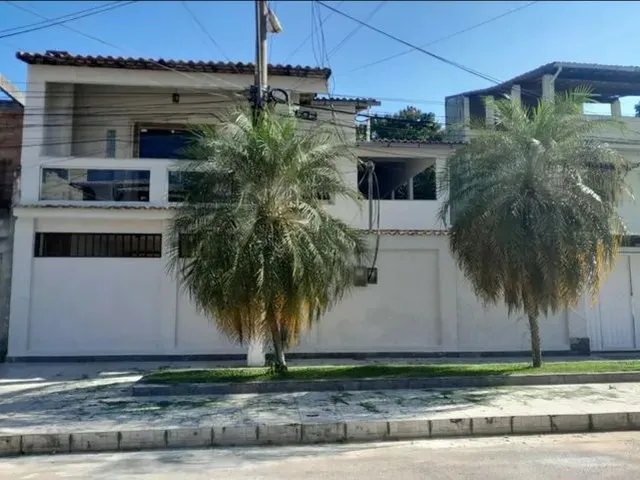 Imagem: Alugo Casa de 4 Quartos com Piscina no Parque