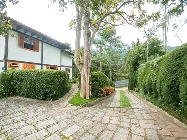 Imagem: Casa Linear, Mobiliada e com Belezas Naturais