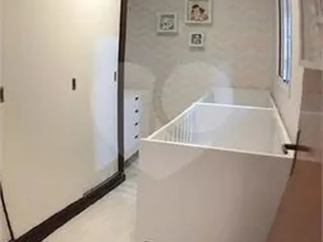 Imagem: O apartamento possui 2 Dormitórios, 1 Suíte, 2 Banheiros,