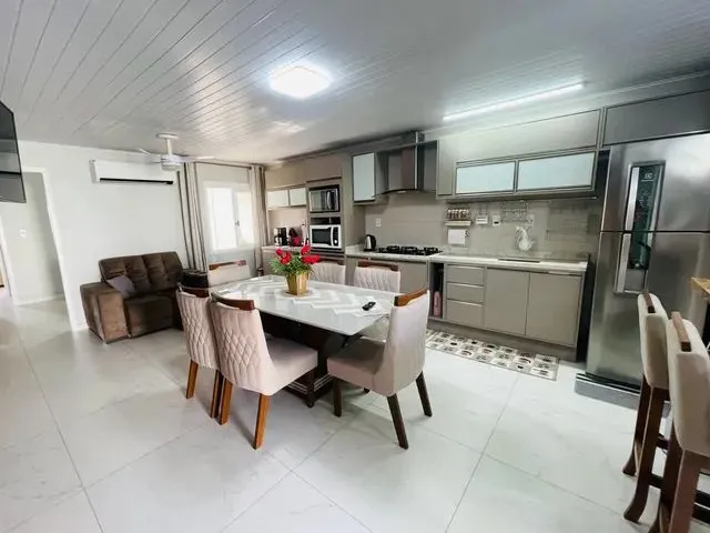 Imagem: Casa Ampla de 3 Dormitórios com Pátio