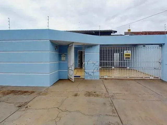 Imagem: A casa possui 3 Dormitórios, 1 Suíte, 4 Banheiros, 2