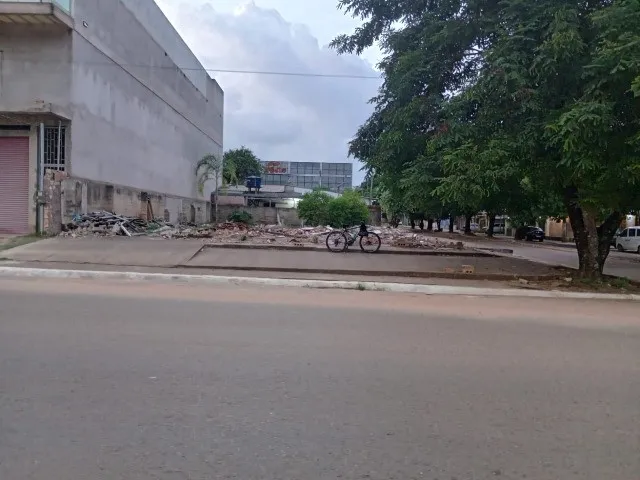 Imagem: Terreno Esquinado para Farmácias em Santarém