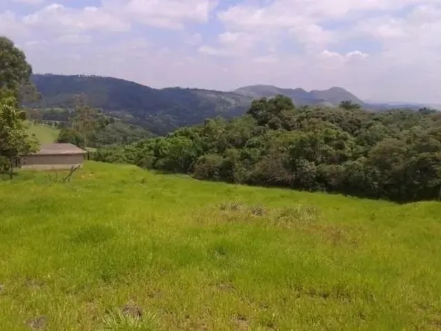 Imagem: A casa possui 3 Dormitórios, 20.000m² de Área, Imóvel