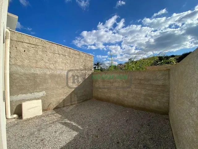Imagem 2: )(- Ótima Casa Térrea com 2 Quartos Boa Área Externa e Garagem em Filgueiras