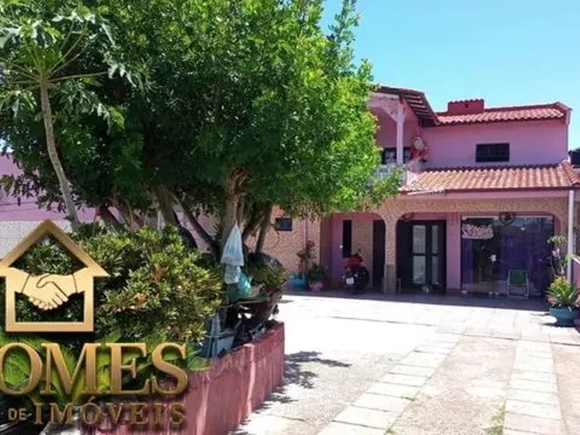Imagem: Bela Casa de Dois Andares com Piscina Localizada