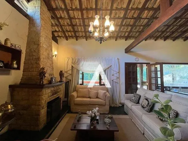 Imagem 3: Casa com 3 Quartos À Venda, 400 M² por R$ 850.000 - Parque do Imbui - Teresópolis/Rj