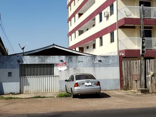 Imagem: A casa possui 2 Dormitórios, 1 Banheiro, 1 Vaga na garagem