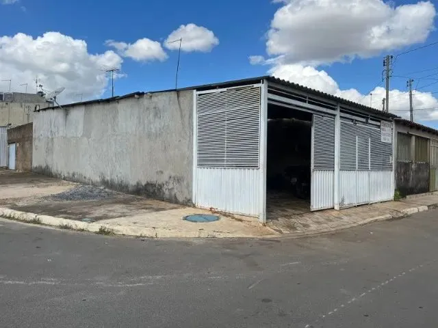 Imagem: Casa de Esquina 03 Qtos Somente a Vista