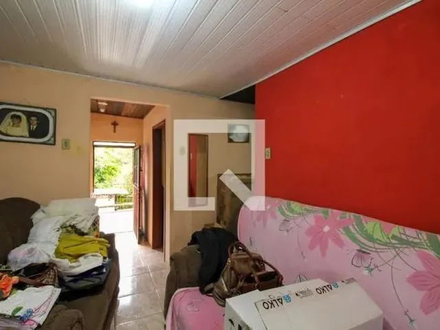 Imagem: A casa possui 3 Dormitórios, 1 Banheiro, 1 Vaga na